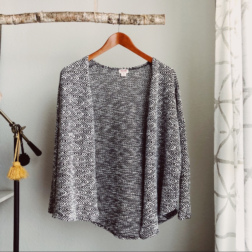 ✨B+W Cardigan✨